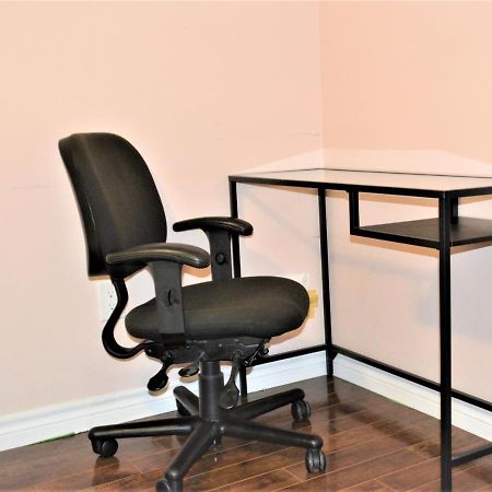 Beautiful And Spacious Basement Apartment Brampton Buitenkant foto