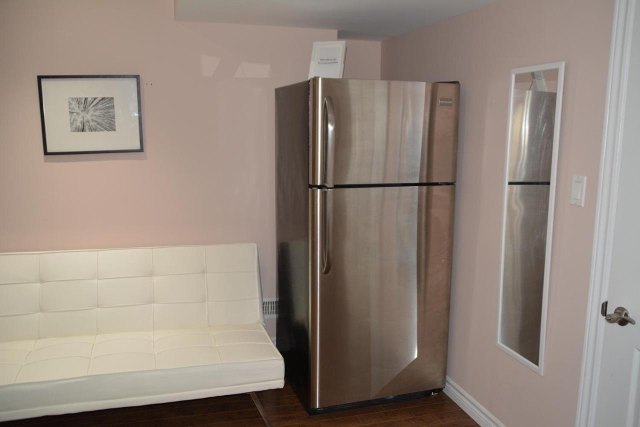 Beautiful And Spacious Basement Apartment Brampton Buitenkant foto