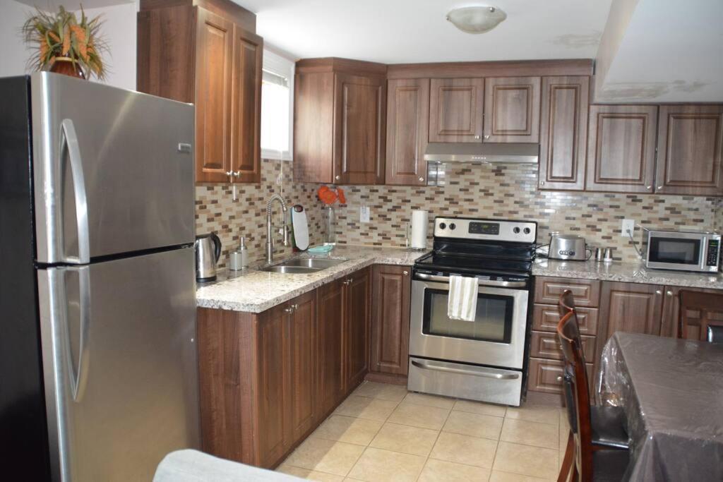 Beautiful And Spacious Basement Apartment Brampton Buitenkant foto