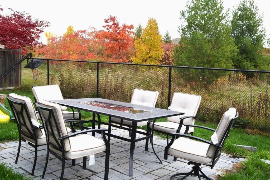 Beautiful And Spacious Basement Apartment Brampton Buitenkant foto