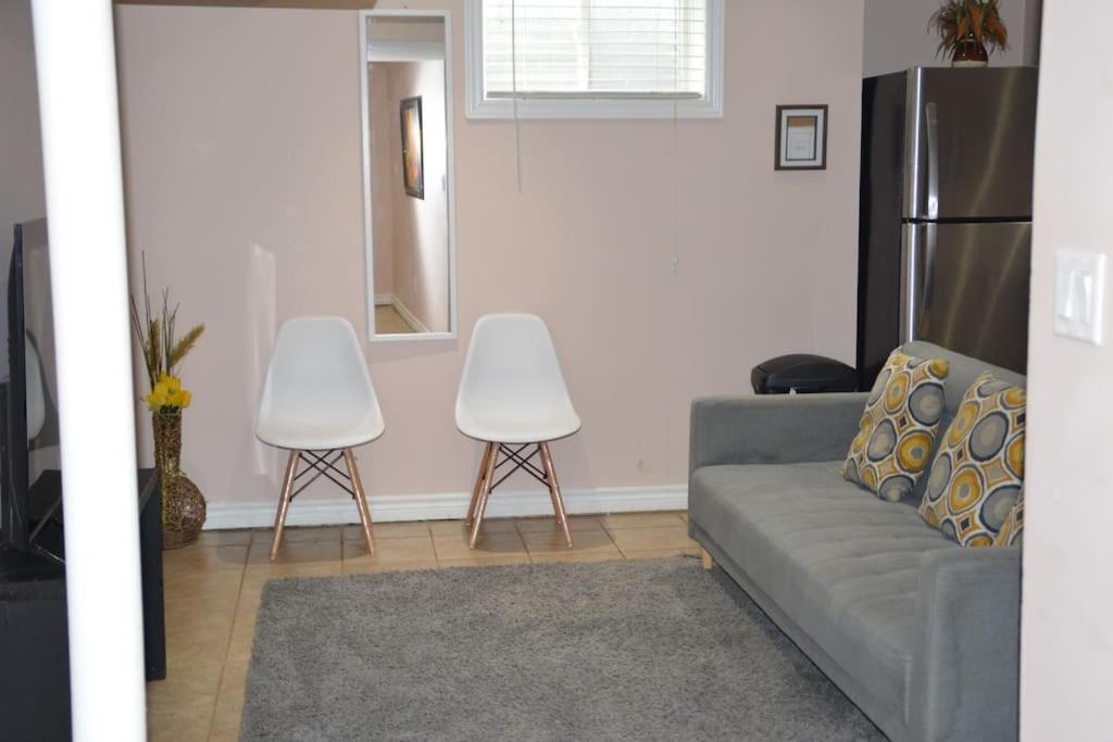 Beautiful And Spacious Basement Apartment Brampton Buitenkant foto