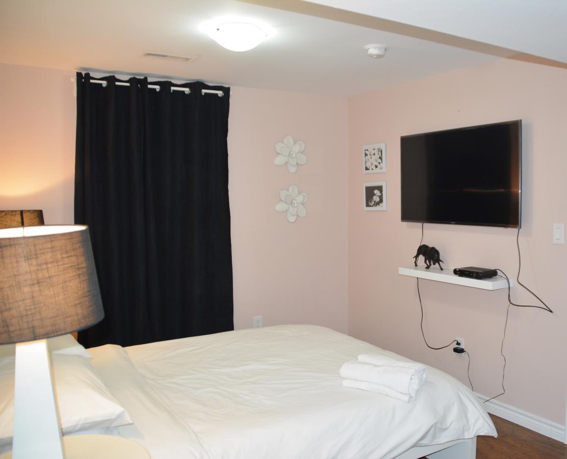 Beautiful And Spacious Basement Apartment Brampton Buitenkant foto
