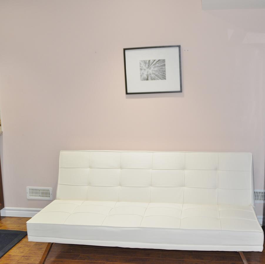 Beautiful And Spacious Basement Apartment Brampton Buitenkant foto