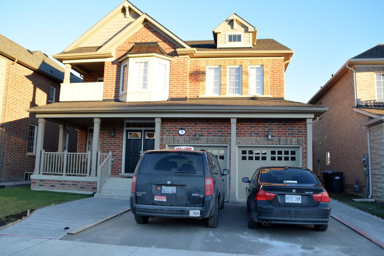 Beautiful And Spacious Basement Apartment Brampton Buitenkant foto